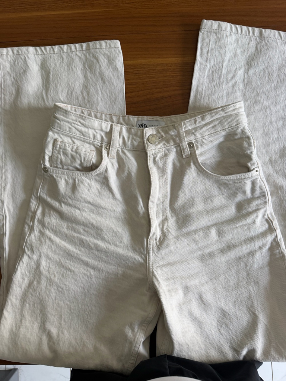Zara White Straight-Leg Denim Jeans